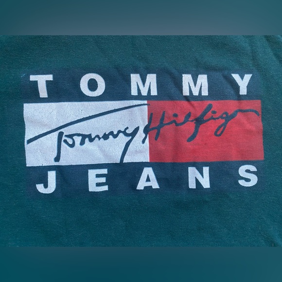 Bootleg Tommy Hilfiger T-Shirt - Picture 2 of 3